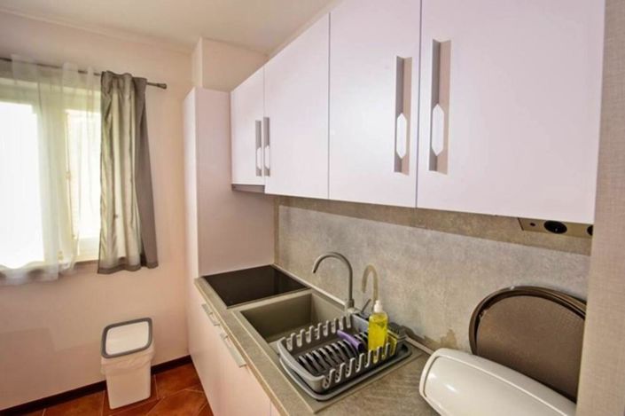 Image No.10-4 Bed Property for sale