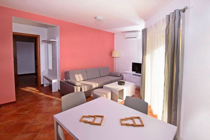 Image No.6-4 Bed Property for sale