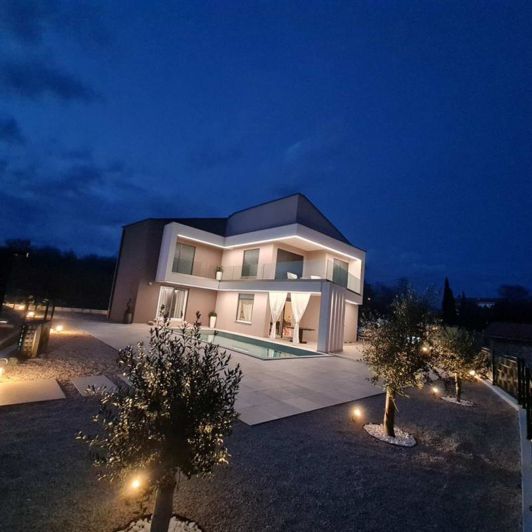 Image No.8-4 Bed Property for sale