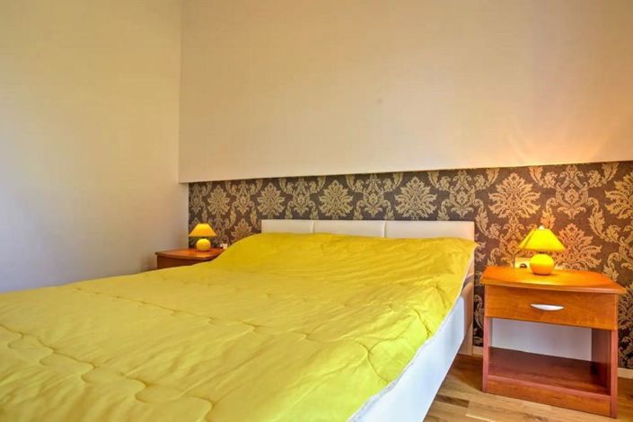 Image No.14-8 Bed Property for sale