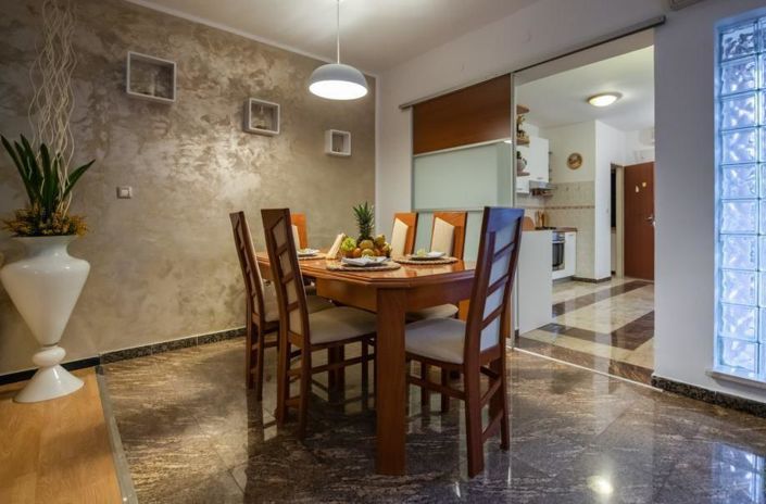 Image No.13-5 Bed Property for sale