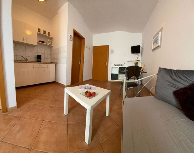 Image No.16-10 Bed Property for sale