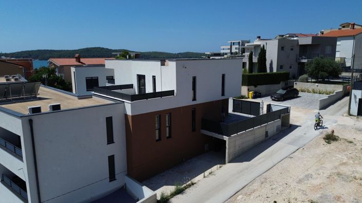Image No.6-4 Bed Property for sale