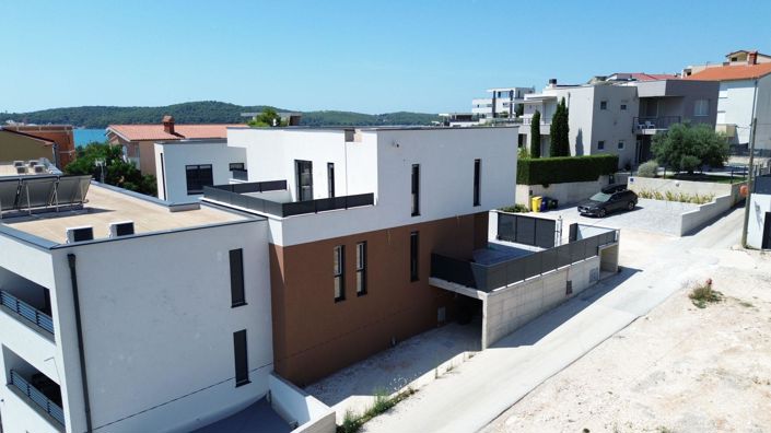 Image No.7-4 Bed Property for sale