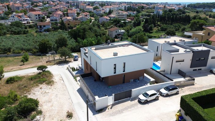 Image No.8-4 Bed Property for sale