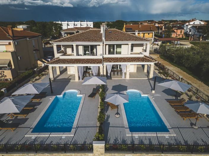 Image No.11-5 Bed Property for sale