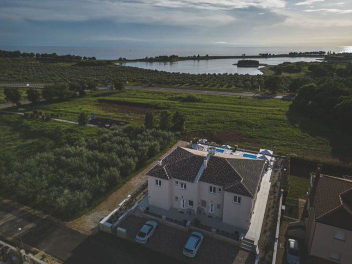 Image No.5-5 Bed Property for sale