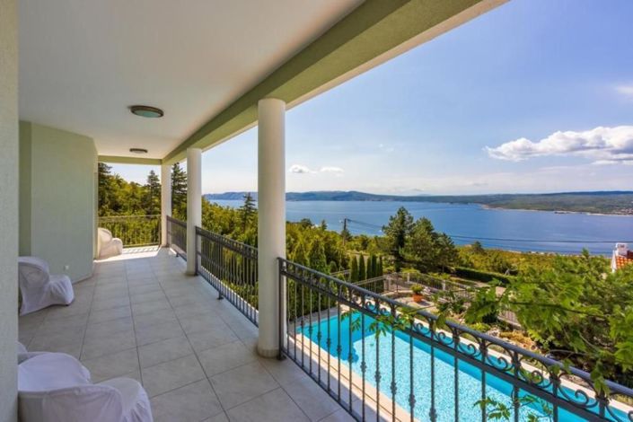 Image No.10-5 Bed Property for sale