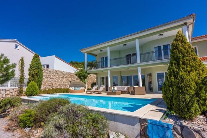 Image No.2-5 Bed Property for sale