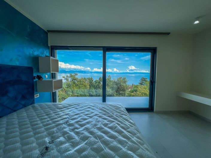 Image No.17-4 Bed Property for sale
