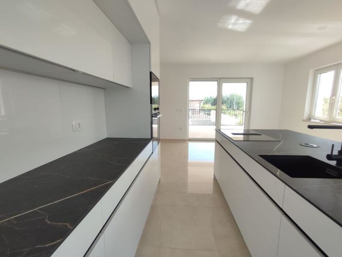 Image No.12-4 Bed Property for sale