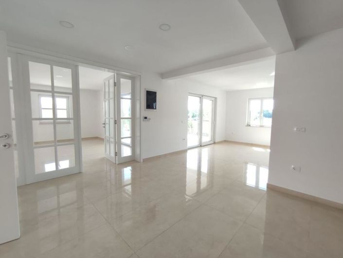 Image No.14-4 Bed Property for sale