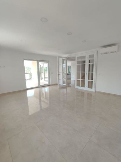 Image No.17-4 Bed Property for sale