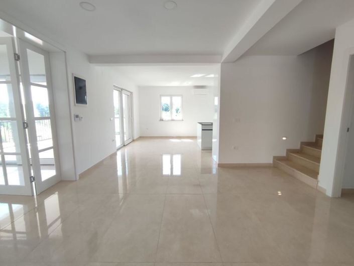 Image No.6-4 Bed Property for sale
