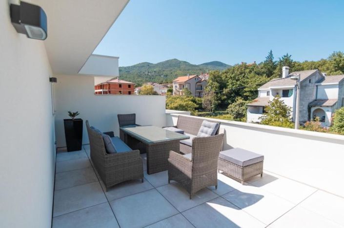 Image No.16-4 Bed Property for sale