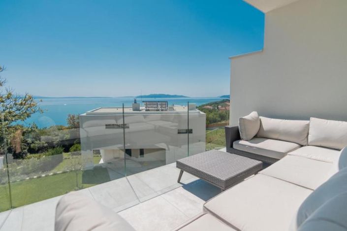 Image No.13-8 Bed Property for sale