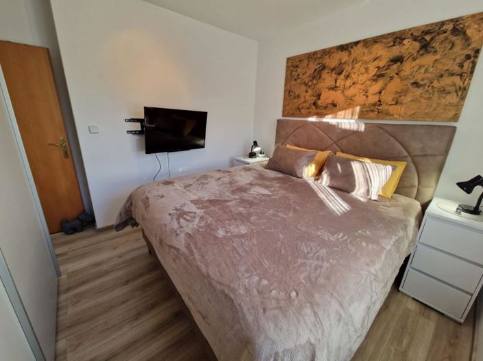 Image No.11-5 Bed Property for sale