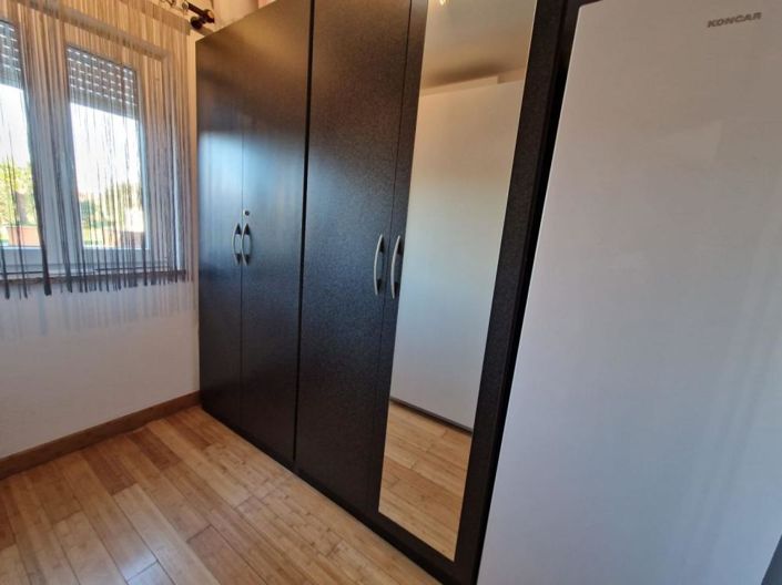 Image No.18-5 Bed Property for sale
