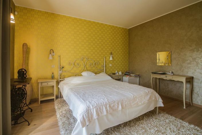 Image No.18-5 Bed Property for sale