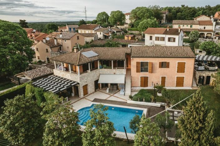 Image No.2-5 Bed Property for sale