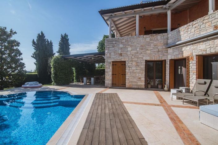 Image No.5-5 Bed Property for sale