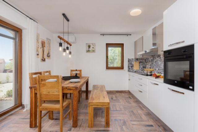 Image No.19-3 Bed Property for sale