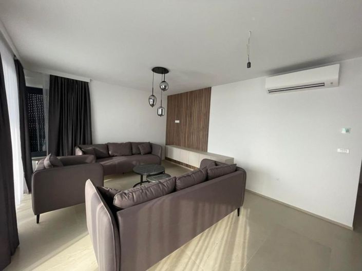 Image No.24-18 Bed Property for sale
