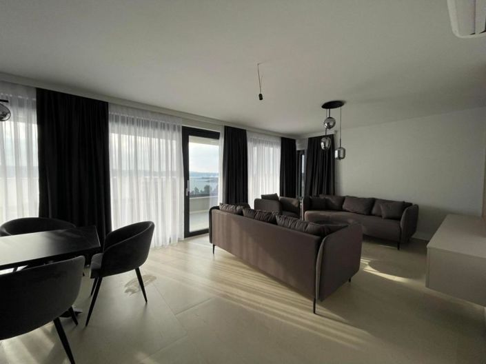 Image No.5-18 Bed Property for sale