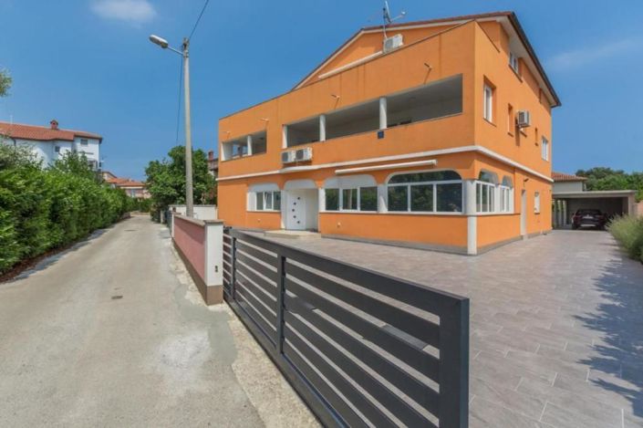 Image No.2-11 Bed Property for sale