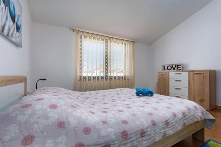 Image No.24-11 Bed Property for sale