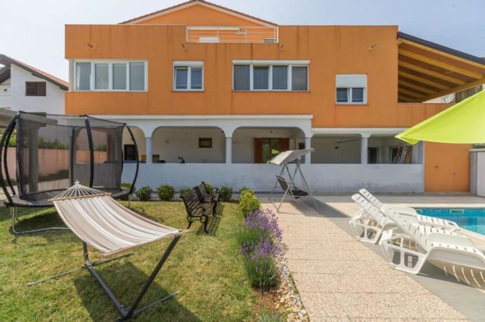 Image No.8-11 Bed Property for sale