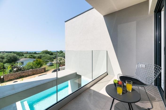 Image No.3-3 Bed Property for sale