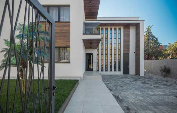 Image No.2-4 Bed Property for sale