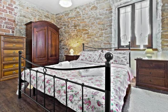 Image No.14-4 Bed Property for sale