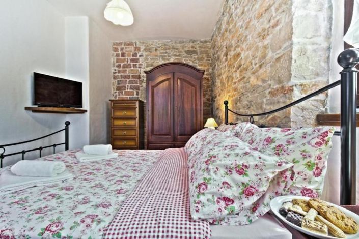 Image No.15-4 Bed Property for sale
