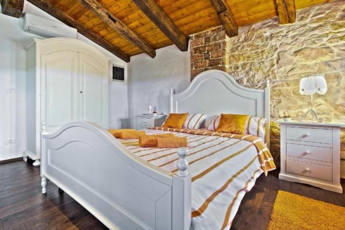 Image No.16-4 Bed Property for sale