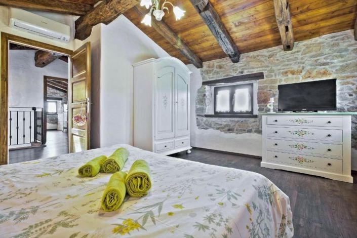 Image No.20-4 Bed Property for sale