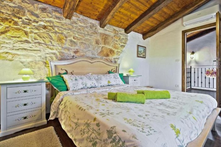 Image No.21-4 Bed Property for sale