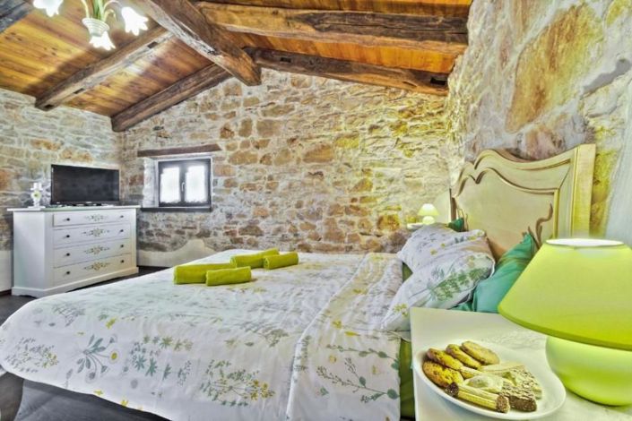 Image No.22-4 Bed Property for sale