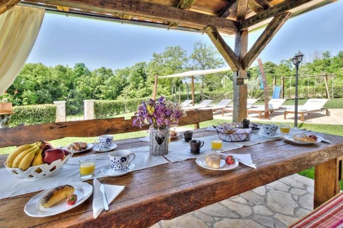 Image No.4-4 Bed Property for sale