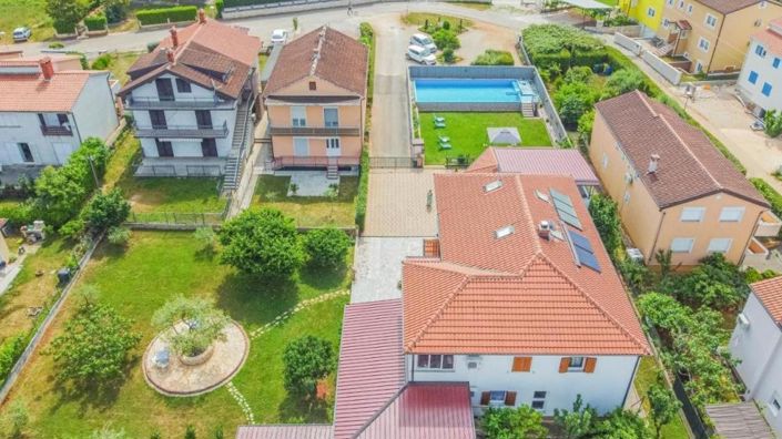 Image No.2-8 Bed Property for sale