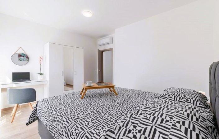 Image No.14-7 Bed Property for sale