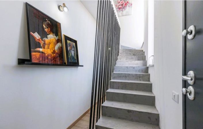 Image No.2-7 Bed Property for sale