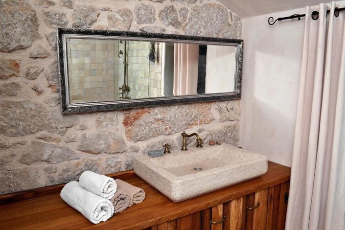 Image No.10-3 Bed Property for sale