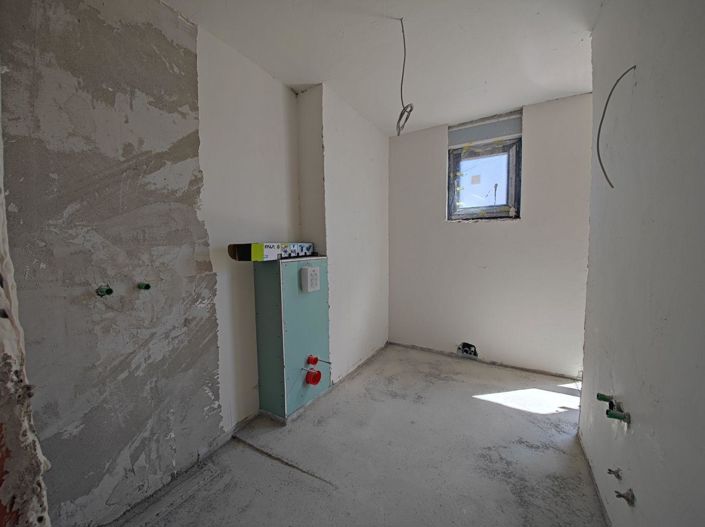 Image No.3-3 Bed Property for sale