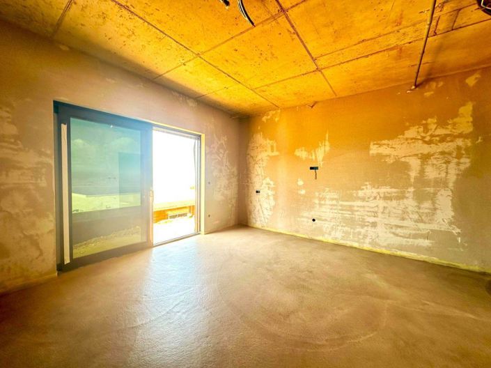 Image No.10-3 Bed Property for sale