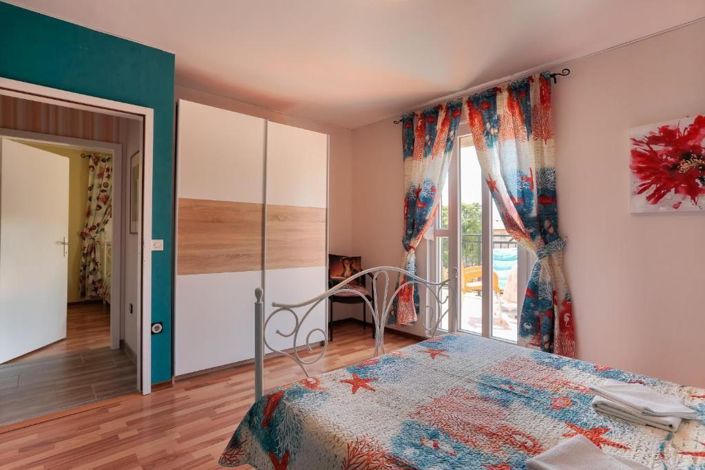 Image No.15-6 Bed Property for sale