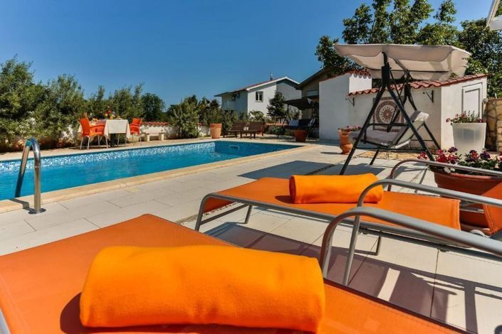 Image No.21-6 Bed Property for sale