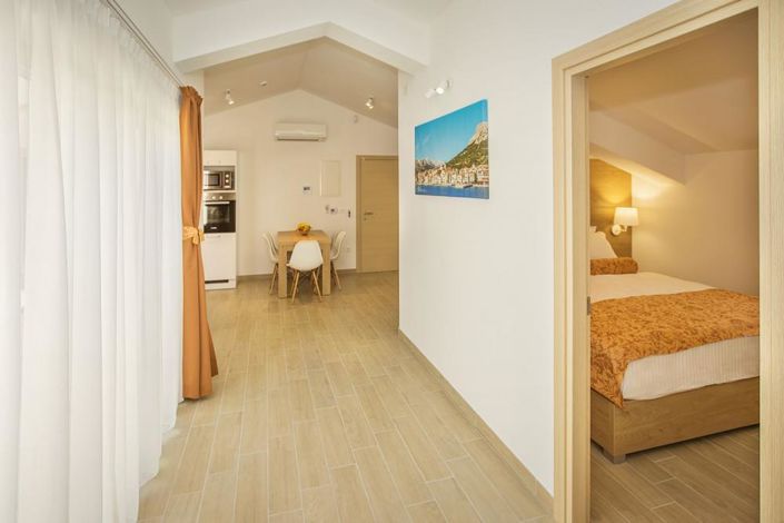 Image No.25-9 Bed Property for sale