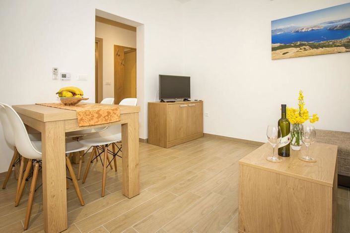 Image No.9-9 Bed Property for sale